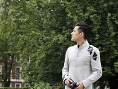 胡歌同款 手持索尼RX1R II秒变优雅公子