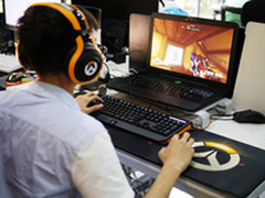 灯光游戏联动 Razer守望先锋套装试玩