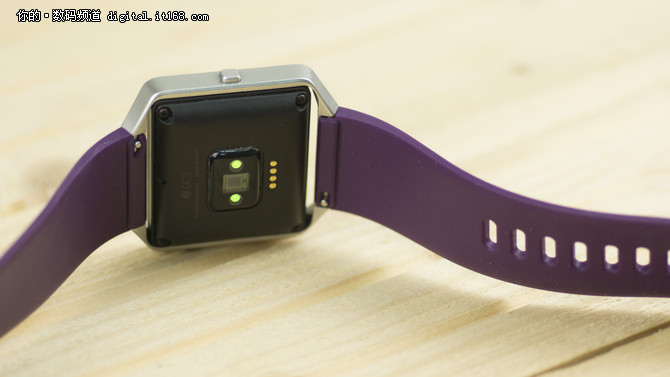 模块化设计 Fitbit Blaze智能手表评