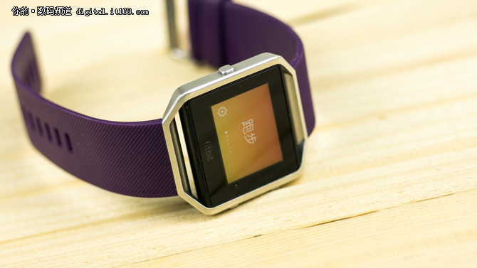 模块化设计 Fitbit Blaze智能手表评