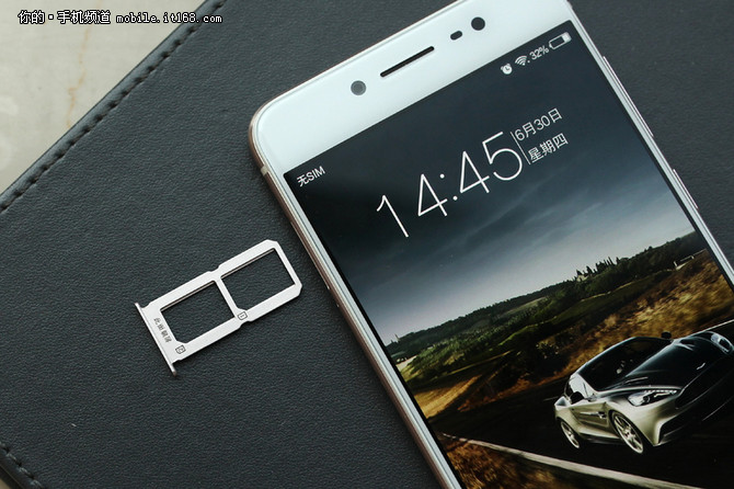 1600万柔光自拍 vivo X7/X7 Plus发布