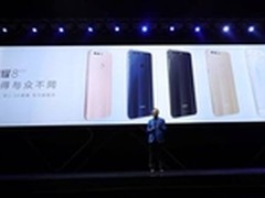 吴亦凡携手新晋人气超女 助阵荣耀8发布