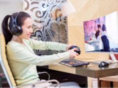 三星显示器助你和绯丝·康纳斯一起畅跑