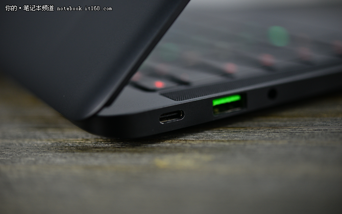 RAZER Blade Stealth机身