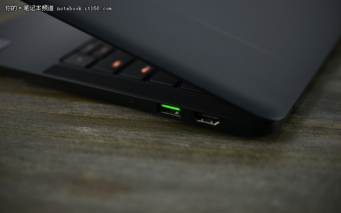 RAZER Blade Stealth机身