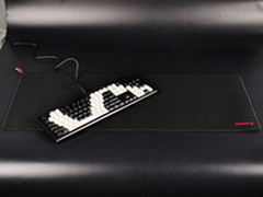 大长黑 樱桃CHERRY桌布式鼠标垫试玩