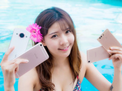 比基尼美女携美图等热门手机乐园嬉水行