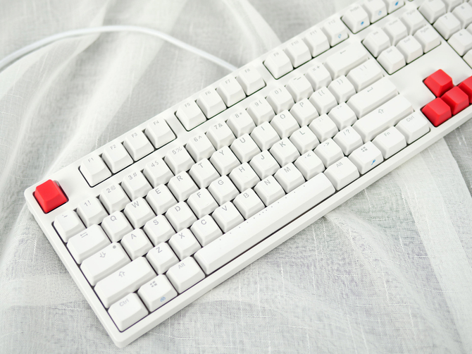哆啦A梦时光机 IKBC F108机械键盘评测-最新