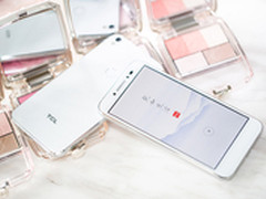 售1290元 平价美颜气质手机TCL 520发布