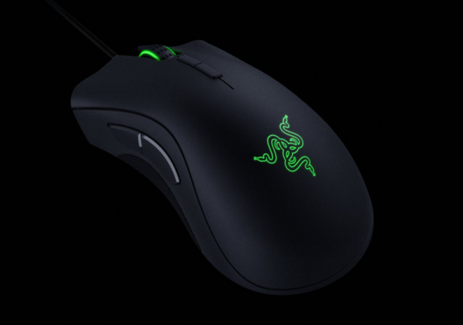 Razer DeathAdder Elite炼狱蝰蛇精英版还采用了Razer Chroma?幻彩灯光系统,使你能够获得多种灯光效果和1,680 万种可自定义颜色选项,并通过基于云技术的硬件配置器同步至各个设备。 至臻至善,在全球屡获殊荣的游戏鼠标现在变得更棒了,Razer联合创始人、CEO Min-Liang Tan说道,我们优化了Razer DeathAdder Elite炼狱蝰蛇精英版的每个细节。 Razer DeathAdder Elite炼狱蝰蛇精英版保留了炼狱蝰蛇传奇的经典外形和人