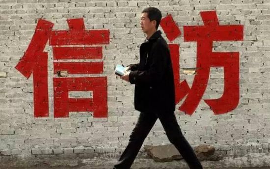 把信访大厅“搬”到群众身边