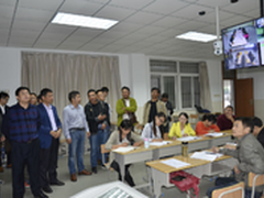 西藏山南教体局考察组参观华平在线课堂
