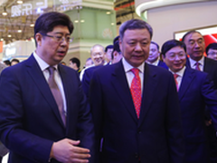 乐视闪耀终端众筹4.0 王晓初参观展台 