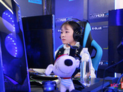 成都妹子杯开赛 意外捕获野生南波儿