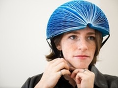 折叠式自行车头盔获2016戴森设计大奖