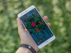 黑色星期五特惠 荣耀V8降至1999元起