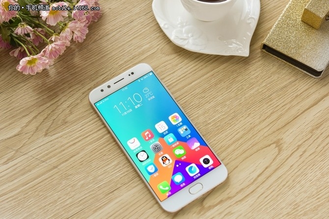 vivo x9 前置双摄像头,一体化金属机身 2798元               】