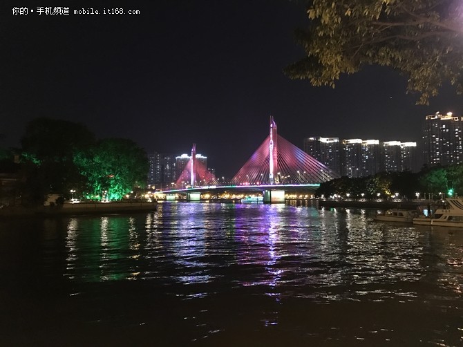 单摄旗舰手机拍照对比:夜景大场景