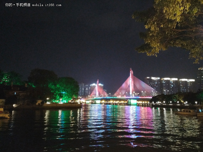 单摄旗舰手机拍照对比:夜景大场景