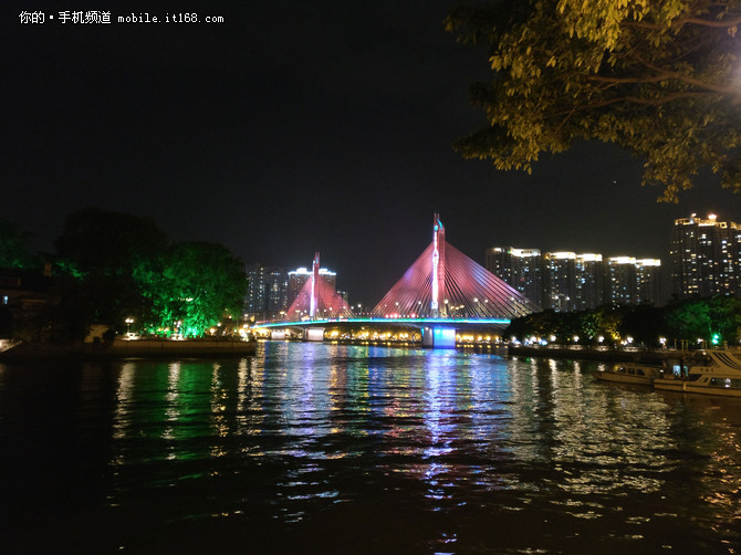 单摄旗舰手机拍照对比:夜景大场景