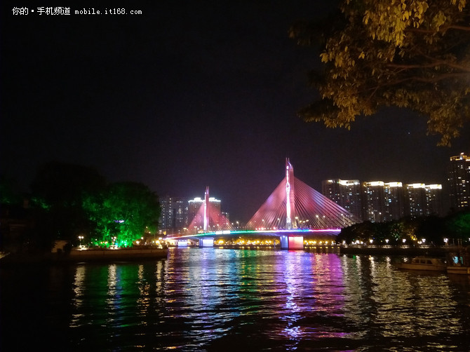 单摄旗舰手机拍照对比:夜景大场景