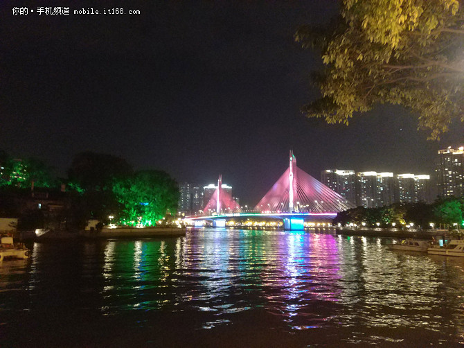 单摄旗舰手机拍照对比:夜景大场景