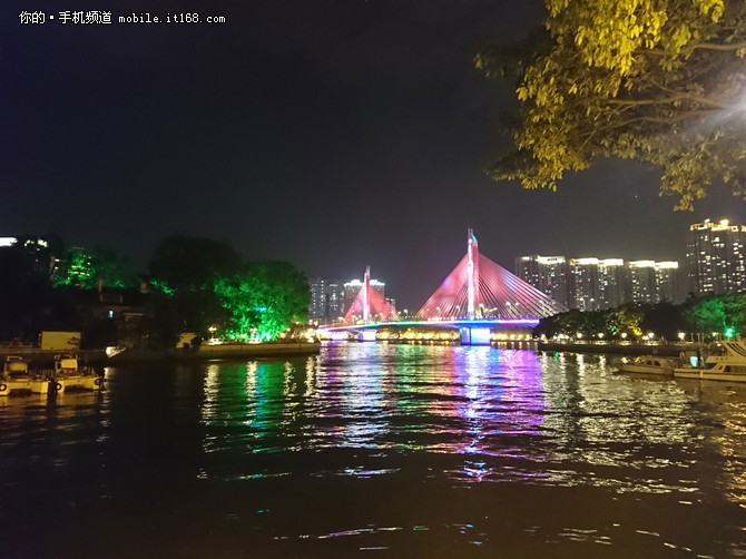 单摄旗舰手机拍照对比:夜景大场景