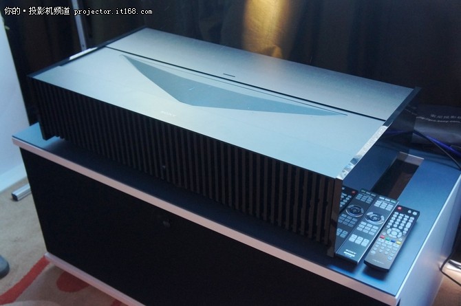 索尼发布4K激光投影机VPL-VZ1000ES