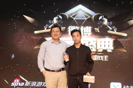 虎牙主播小熊获新浪玩家盛典问道人气王