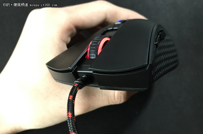 精确打击 HYPERX首款电竞游戏鼠标评测