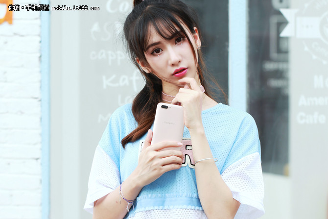 OPPO R11甜美图赏：今夏妹子最爱手机