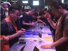 锤子坚果Pro现身 ChinaJoy 高颜值长续航引关注