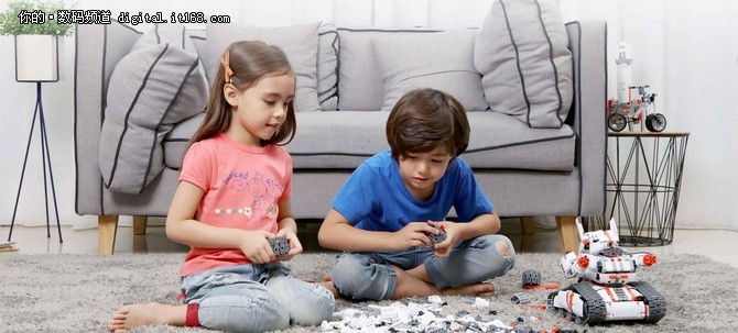 小米新品履带积木机器人发布 售价499元-IT168 数码专区
