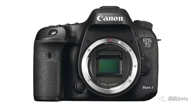 EOS 7D Mark III3·