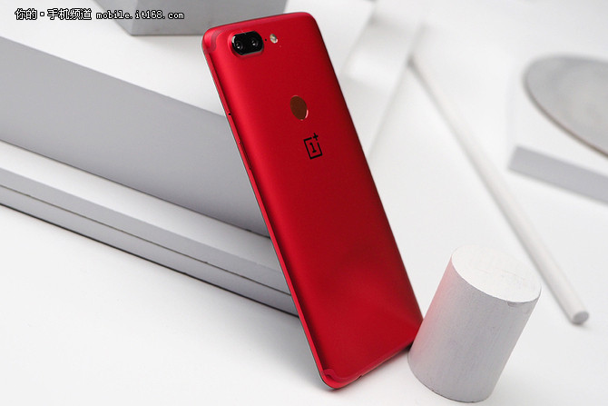 一加5T现场试玩:限量版熔岩红不加价抢眼 -百家