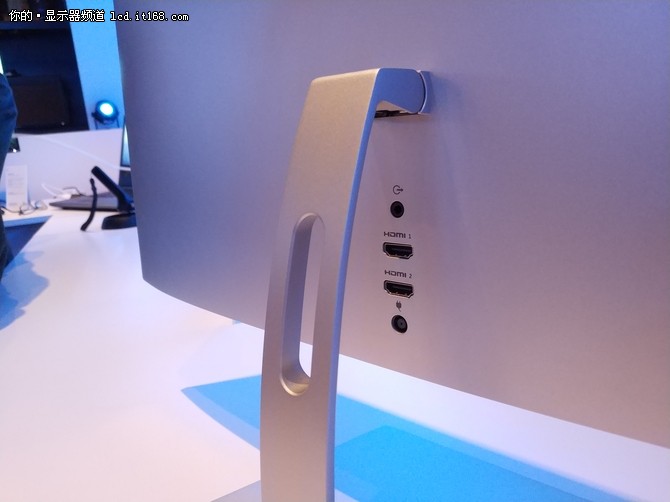 CES2018戴尔发布两款S系列超窄边显示器