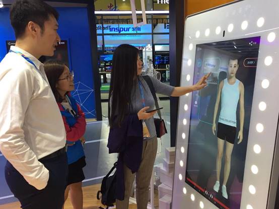 戴在手上的手机、点赞支付……数字中国建设成果展览会亮点集锦