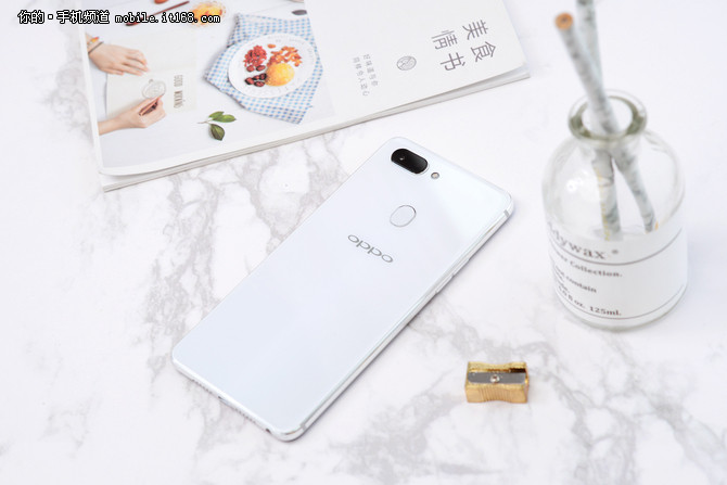 爆款依然在延续 OPPO R15开卖销量超R11