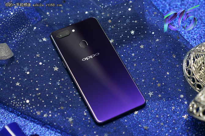 爆款依然在延续 OPPO R15开卖销量超R11