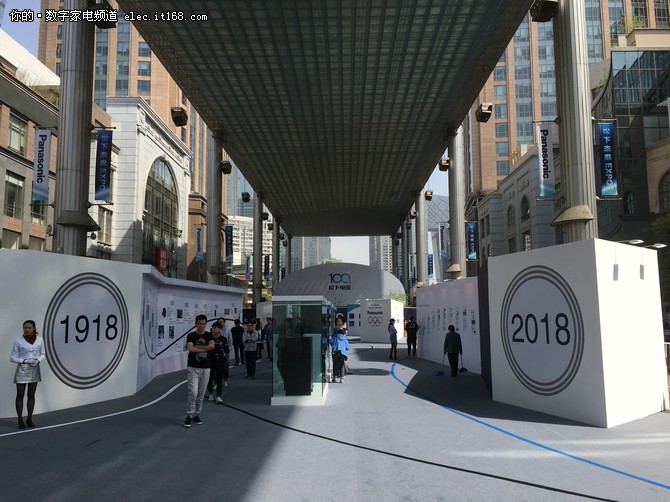 expo系列活动的首演地,北京世贸天阶搭建起约2300平米的室内外展厅,由