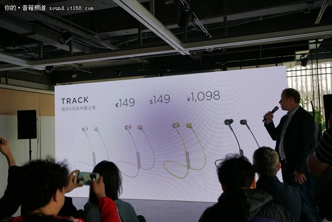 年度旗舰 小鸟音响推Track系列无线耳机