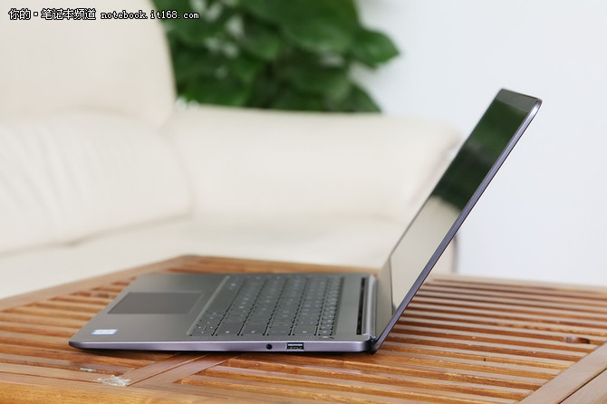 确认眼神遇上对的本 抢鲜体验荣耀MagicBook