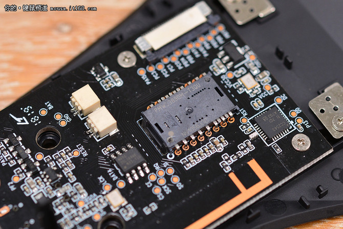 全能新旗舰 雷柏vt950双模游戏鼠标评测