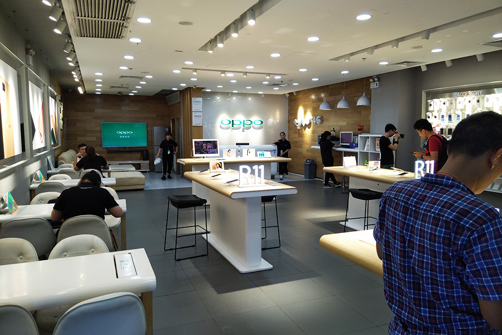 r11持续热销 oppo 线下实体店探访实录