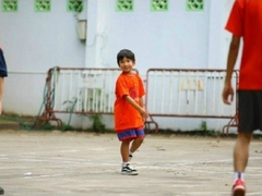 最帅老爸每天穿女装演变态 只为博儿子一笑