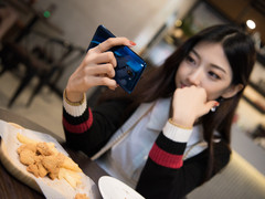 秀色可餐说的就是这个吧 酷比F1美女图赏