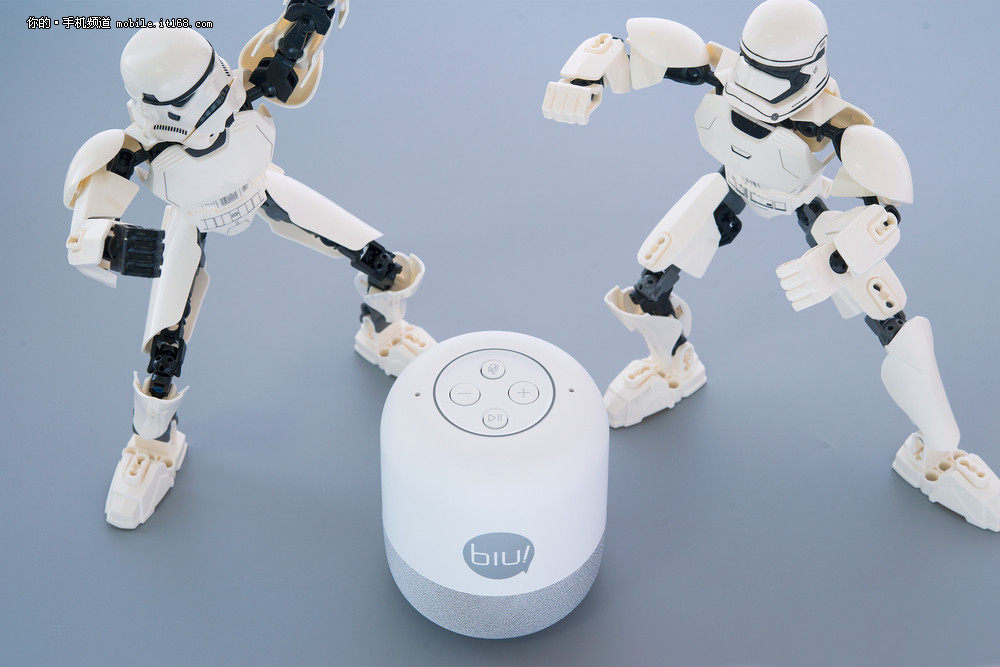 能放在手掌上的人工智能 苏宁小Biu音箱图赏