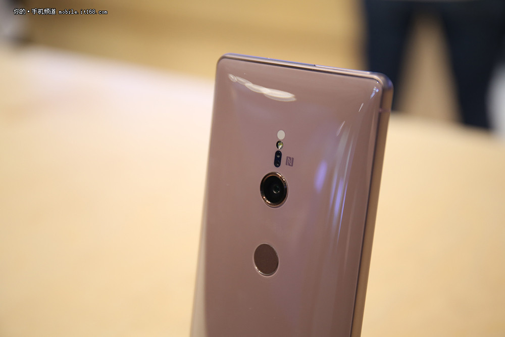 全新设计语言 索尼XZ2\/XZ2 compact图赏