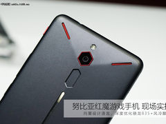 多楞面机身风冷加持 努比亚红魔游戏手机试玩