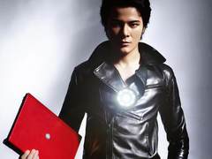 型男靓女演绎钢铁柔情 同方X46H美图集